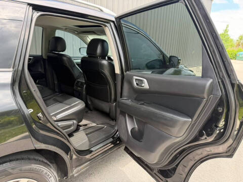 2017 Nissan Pathfinder SL