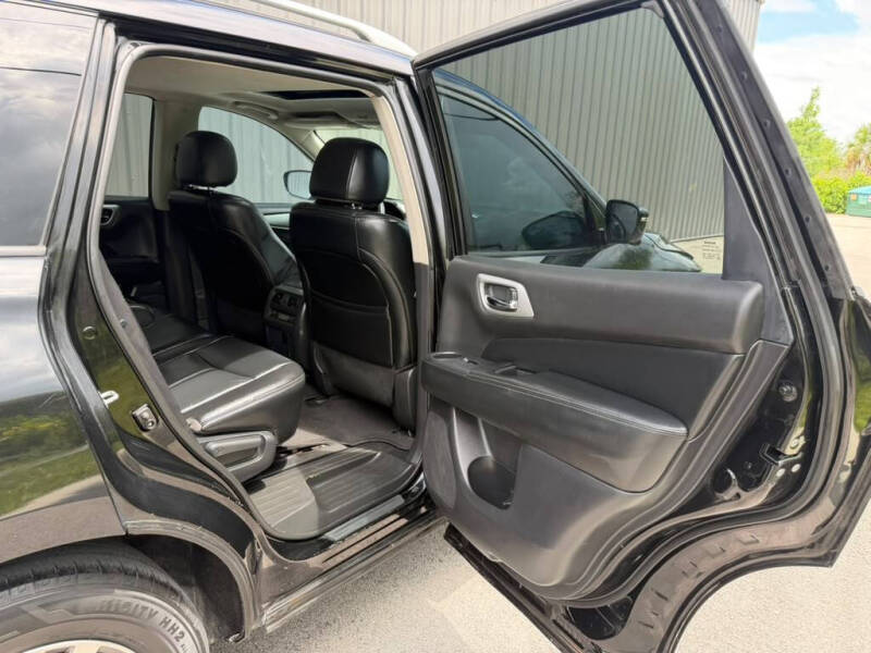 2017 Nissan Pathfinder SL