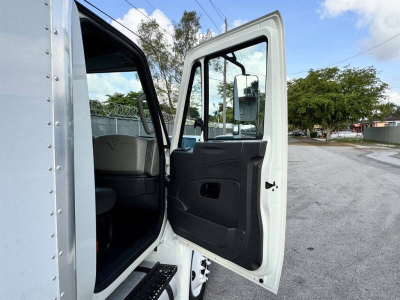 2018 International DuraStar 4300