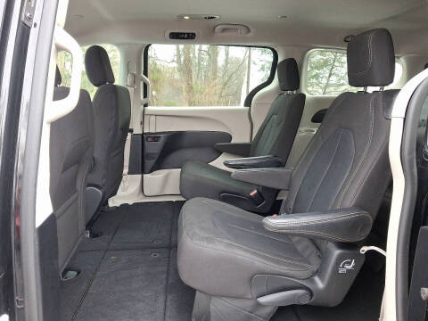 2023 Chrysler Voyager LX