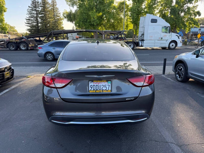 2017 Chrysler 200 Limited