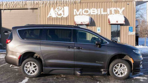 2022 Chrysler Pacifica Touring L