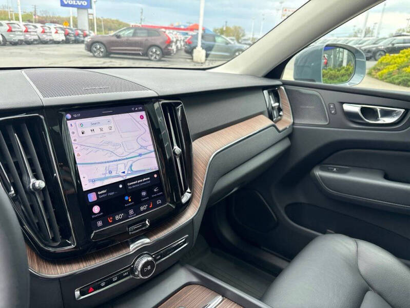 2023 Volvo XC60 B5 Plus Bright Theme
