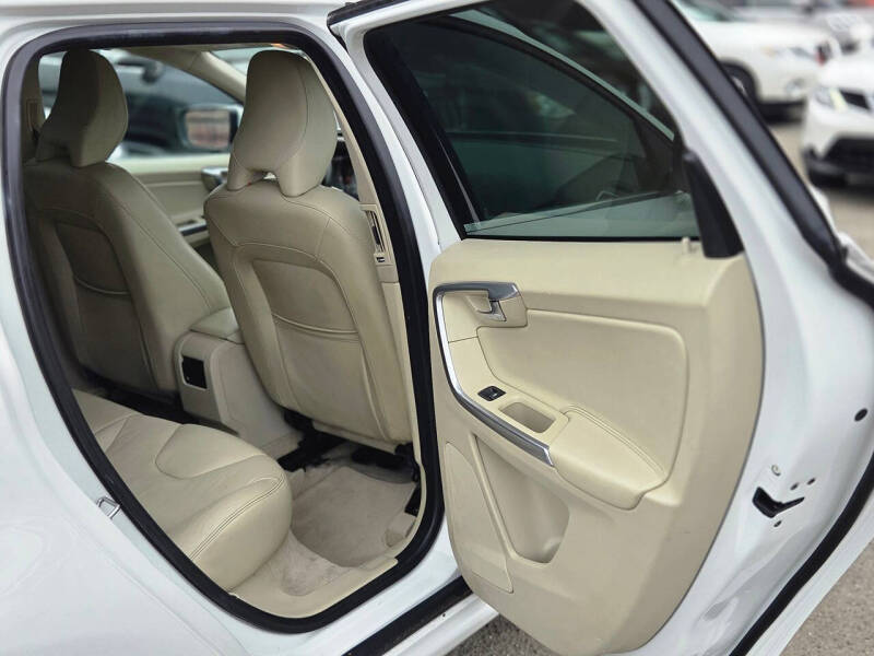 2016 Volvo XC60 T5 Drive-E Premier