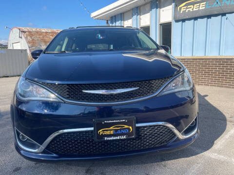 2017 Chrysler Pacifica Touring-L