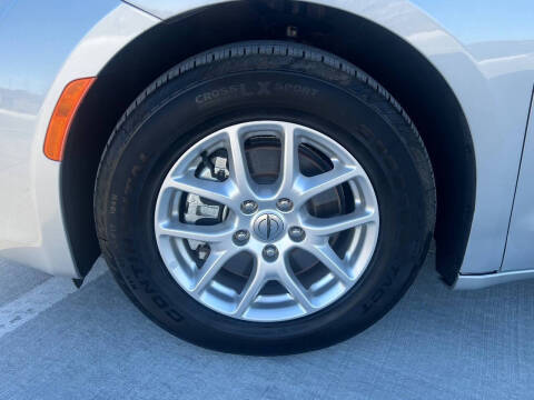 2022 Chrysler Voyager LX