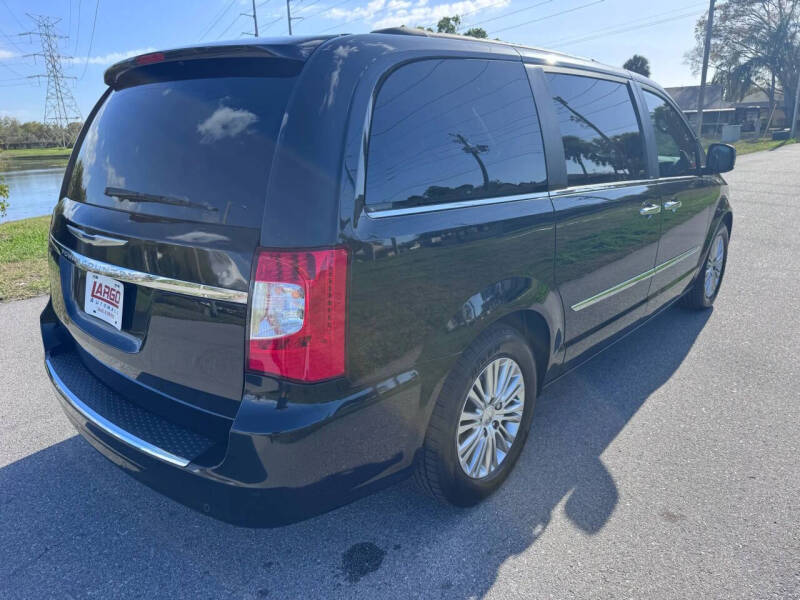 2014 Chrysler Town and Country Touring-L
