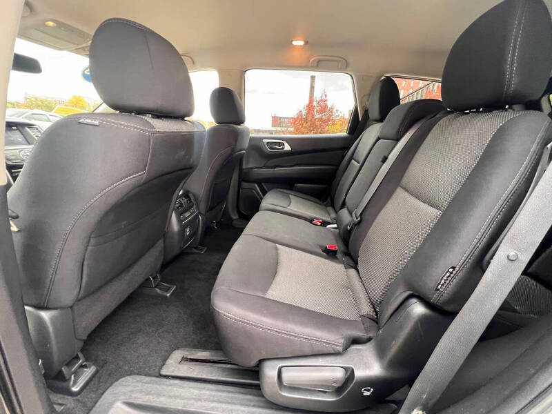 2018 Nissan Pathfinder SV