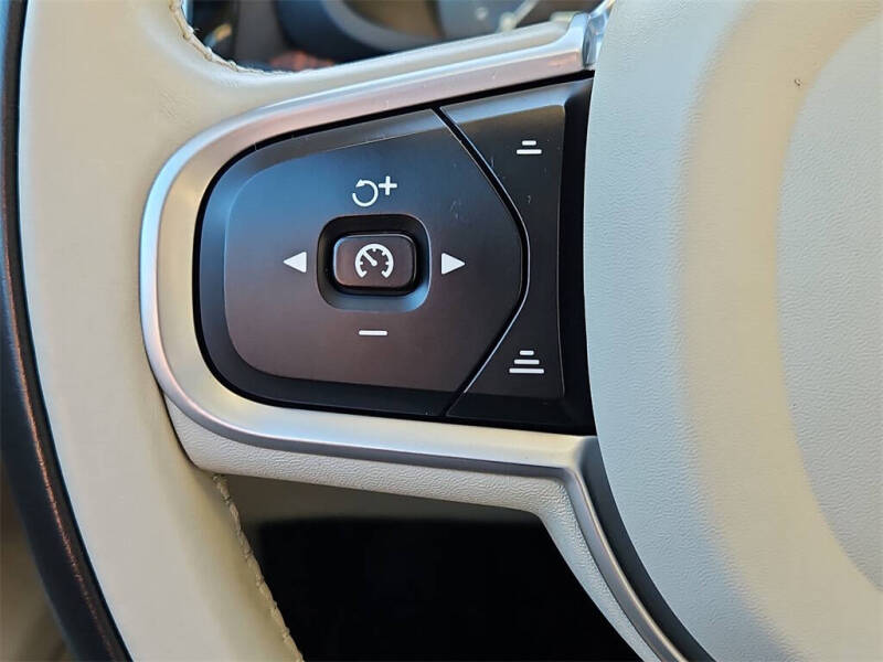 2022 Volvo S60 B5 Momentum