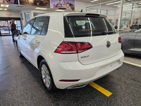 2019 Volkswagen Golf SE