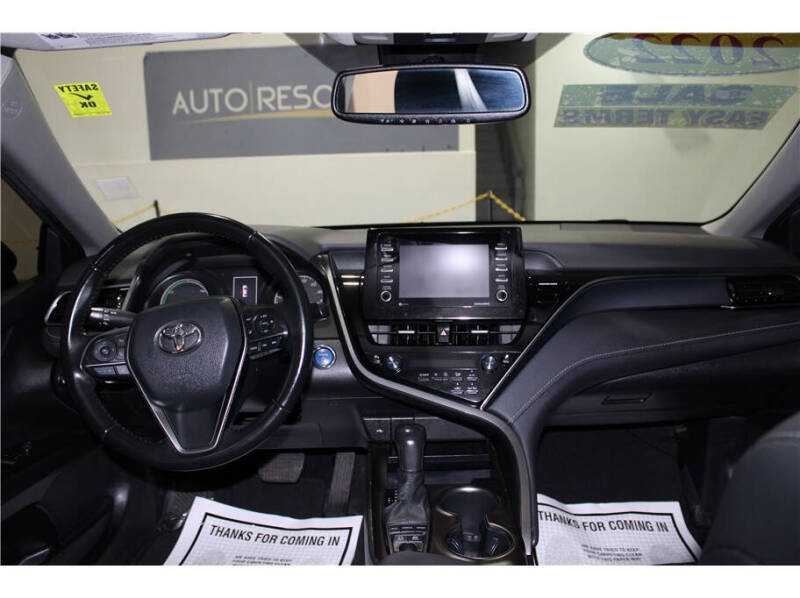 2022 Toyota Camry Hybrid SE Nightshade