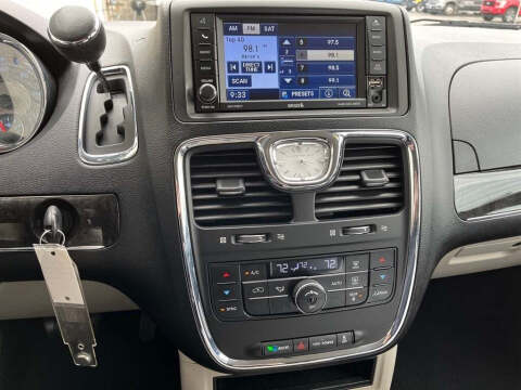2012 Chrysler Town and Country Touring