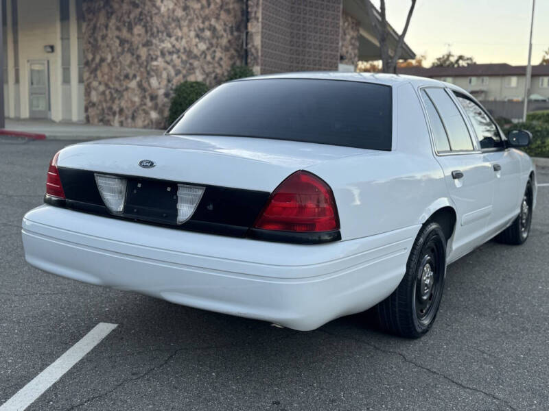 2004 Ford Crown Victoria Police Interceptor