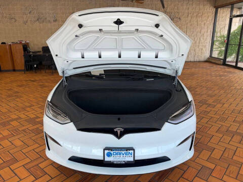 2023 Tesla Model X Standard Range