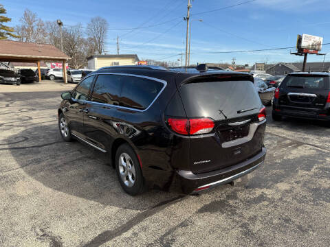 2017 Chrysler Pacifica Touring-L Plus