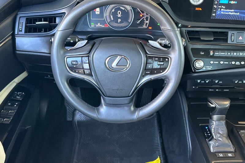 2022 Lexus ES 300h
