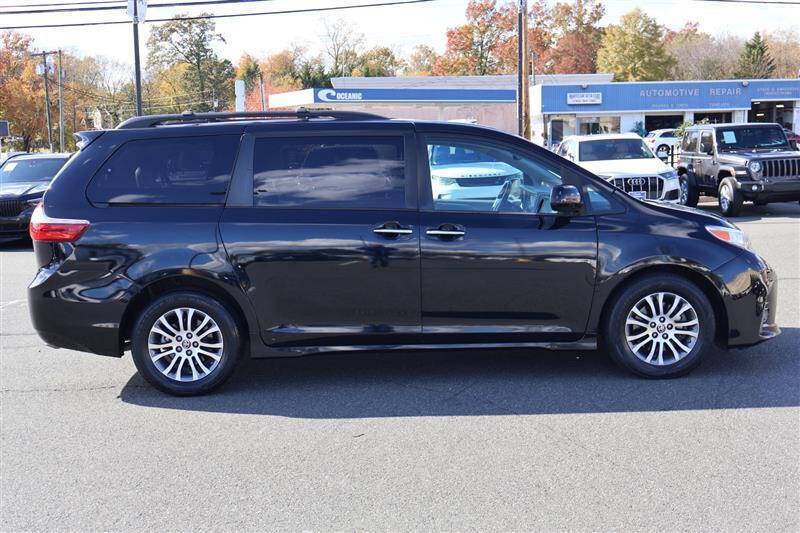 2020 Toyota Sienna XLE 8-Passenger