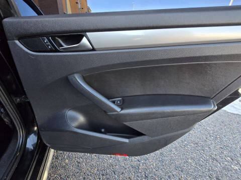 2014 Volkswagen Passat 2.5L Wolfsburg Edition PZEV