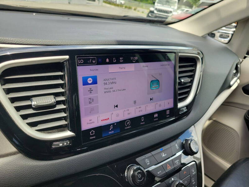 2022 Chrysler Pacifica Touring L