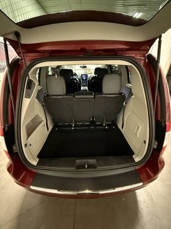 2014 Chrysler Town and Country Touring-L