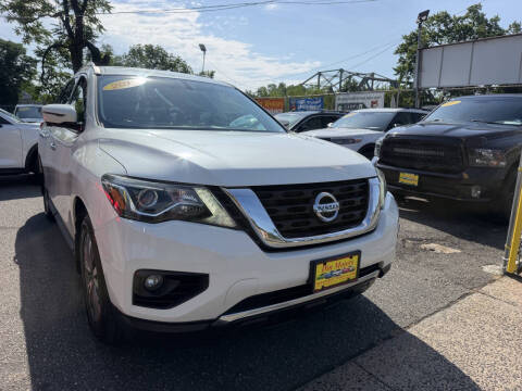 2017 Nissan Pathfinder SL