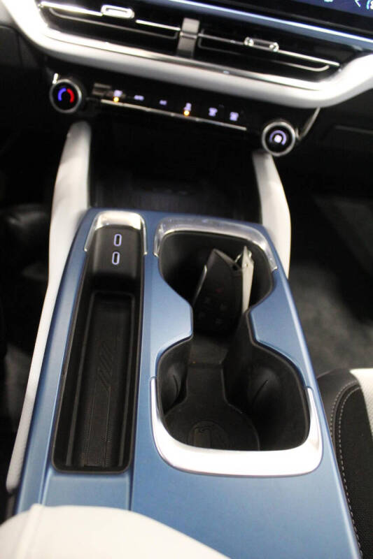 2025 Chevrolet Equinox EV LT 2