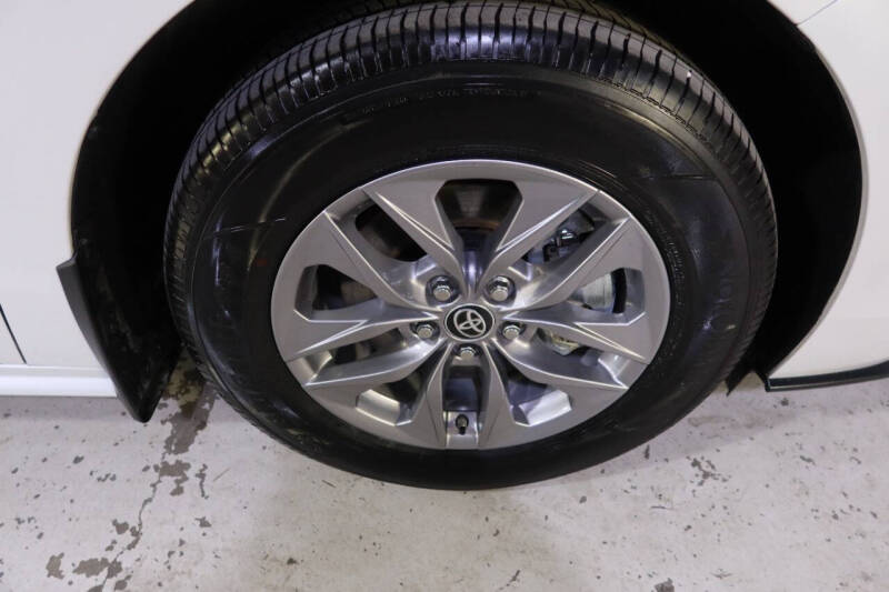 2025 Toyota Sienna XLE 8-Passenger