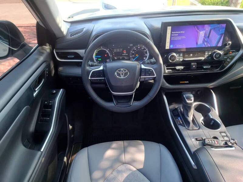 2023 Toyota Highlander Hybrid Bronze Edition