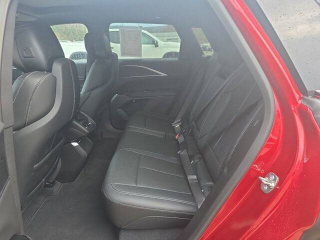 2024 Cadillac LYRIQ Luxury 1