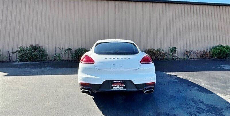 2016 Porsche Panamera Edition