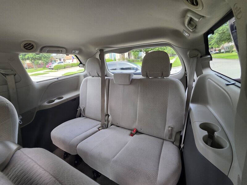 2013 Toyota Sienna LE 8-Passenger
