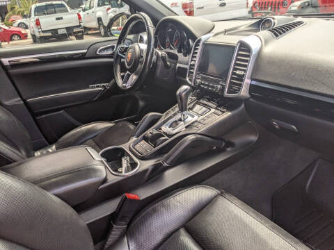 2017 Porsche Cayenne Platinum Edition