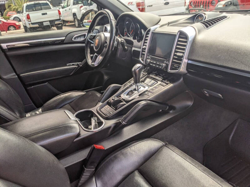 2017 Porsche Cayenne Platinum Edition
