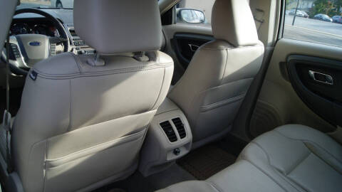 2010 Ford Taurus SEL