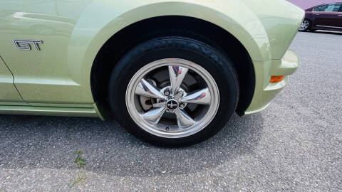 2005 Ford Mustang GT Deluxe
