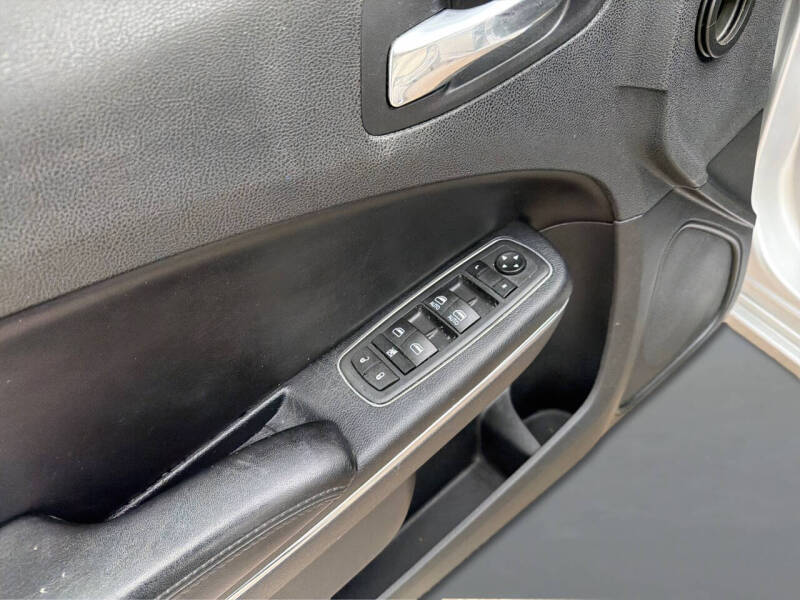 2012 Dodge Charger SE