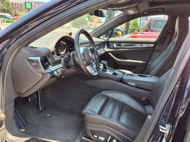 2019 Porsche Panamera GTS