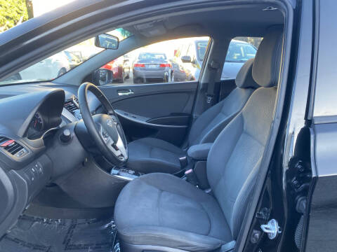 2013 Hyundai Accent SE