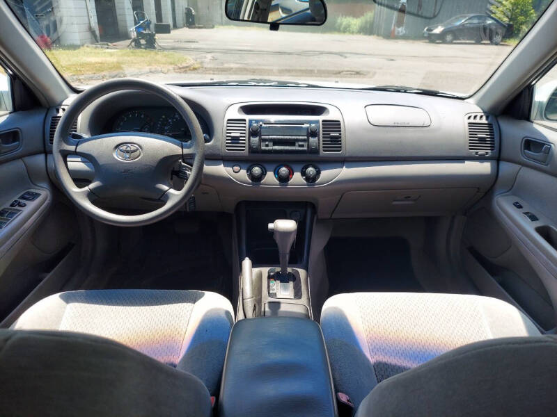 2004 Toyota Camry LE