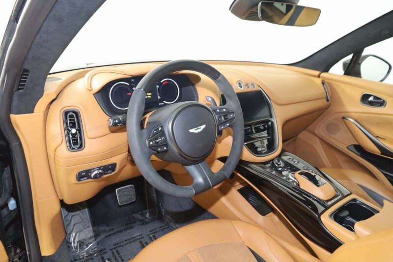 2023 Aston Martin DBX 707