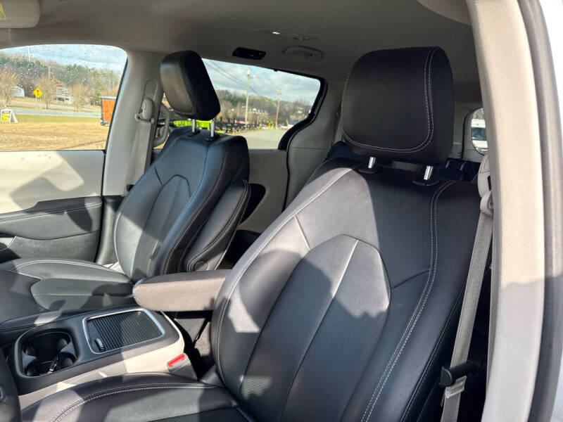 2024 Chrysler Pacifica Touring L