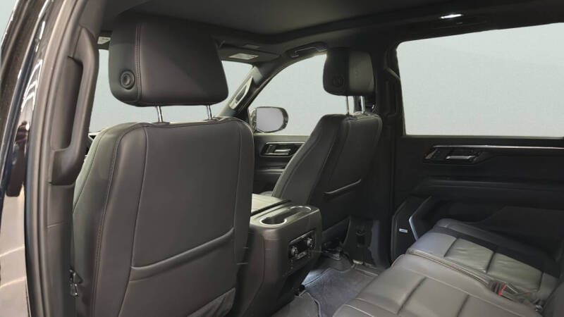 2025 Chevrolet Suburban LT