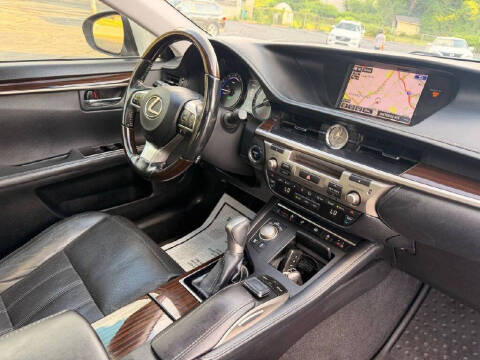 2016 Lexus ES 300h
