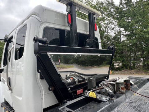 2017 Freightliner M2 106