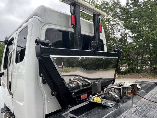 2017 Freightliner M2 106