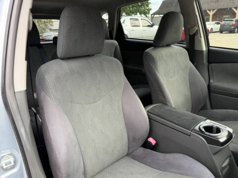 2013 Toyota Prius v Two