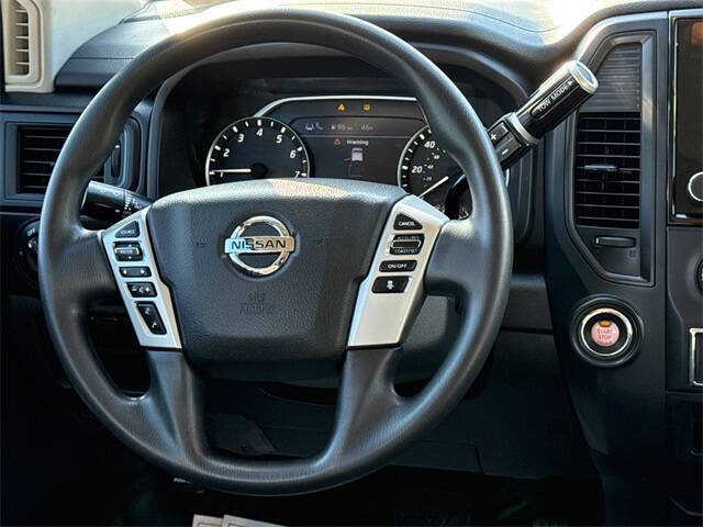 2022 Nissan Titan SV