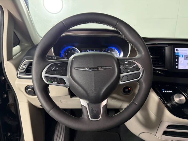 2023 Chrysler Voyager LX