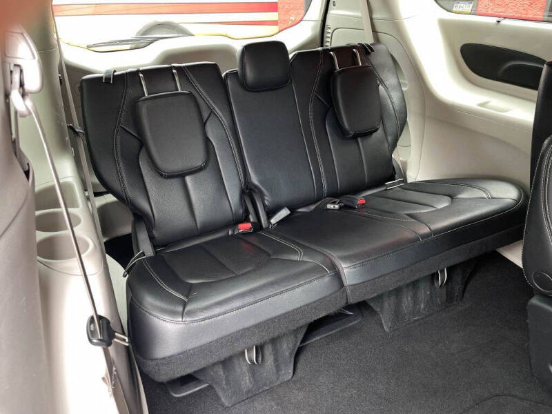 2022 Chrysler Pacifica Touring L
