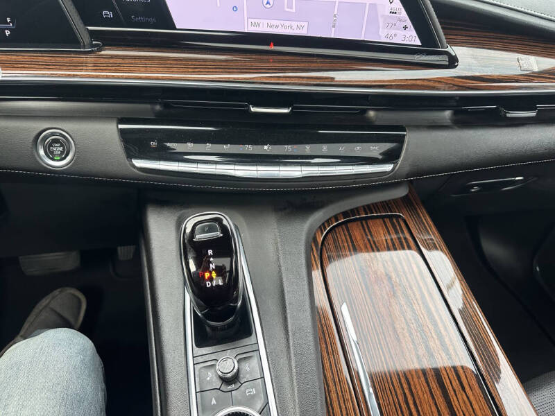 2022 Cadillac Escalade ESV Premium Luxury